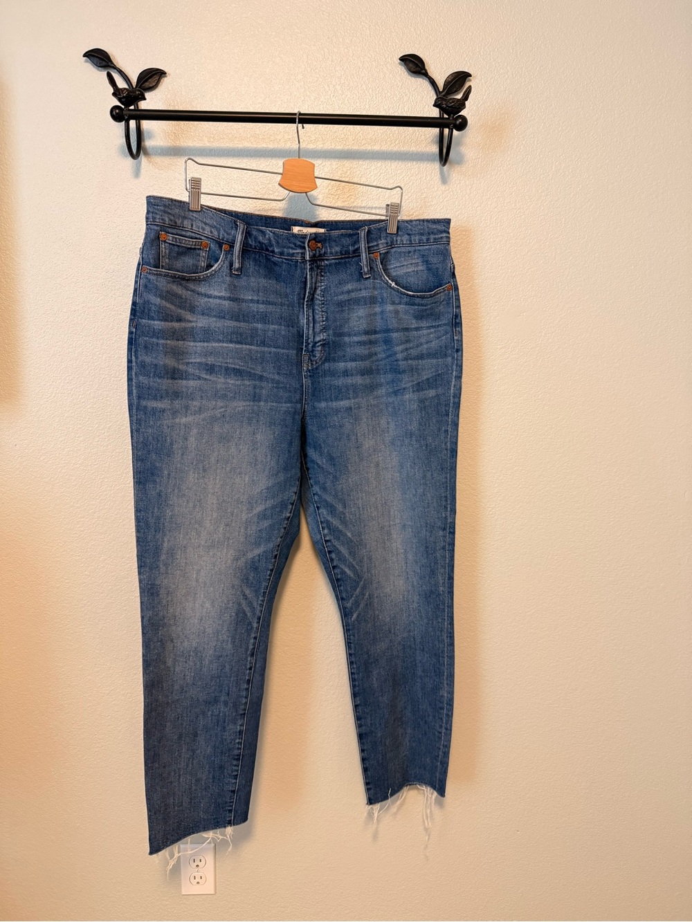 Madewell Cropped Tapered Jeans in Medium Blue Wash